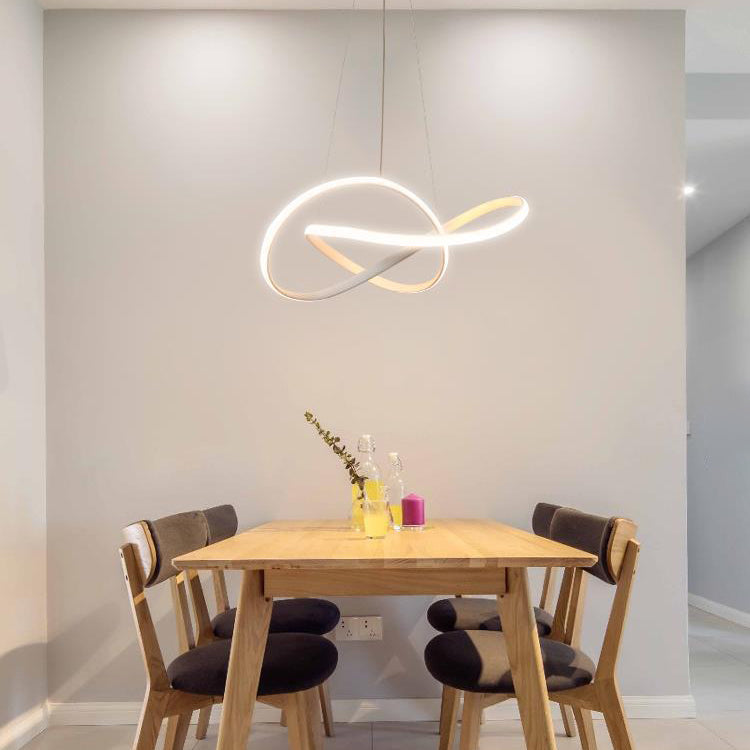 Modern karakteristiek LED Hangende lamp Acryl lineaire kroonluchter voor woonkamer