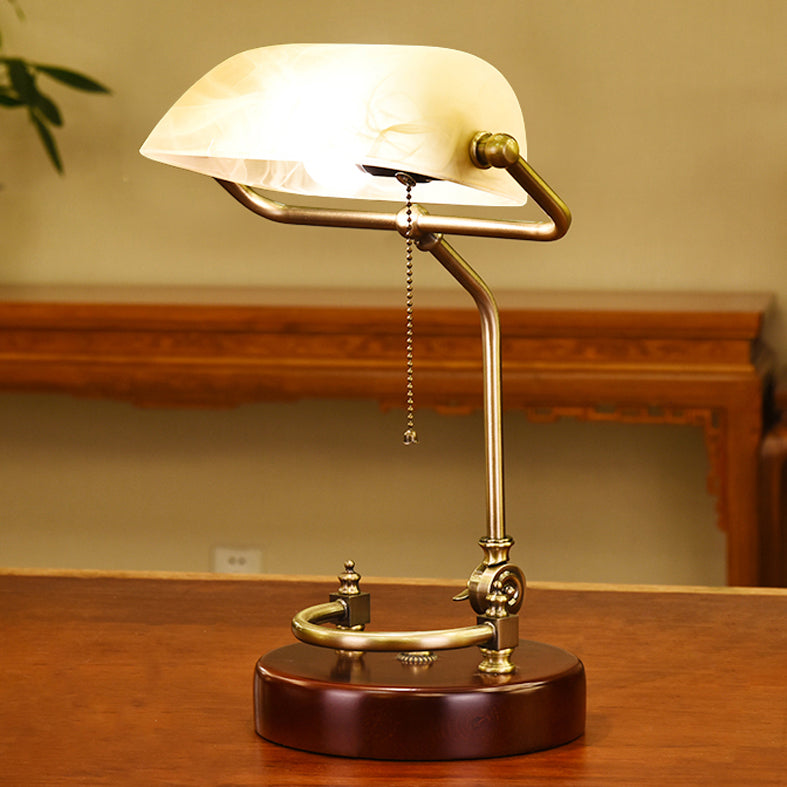 Ein Glühbirnen -Retro -Tischlampenglas Schattenschatten -Schreibtischlampe mit Kettenschalter