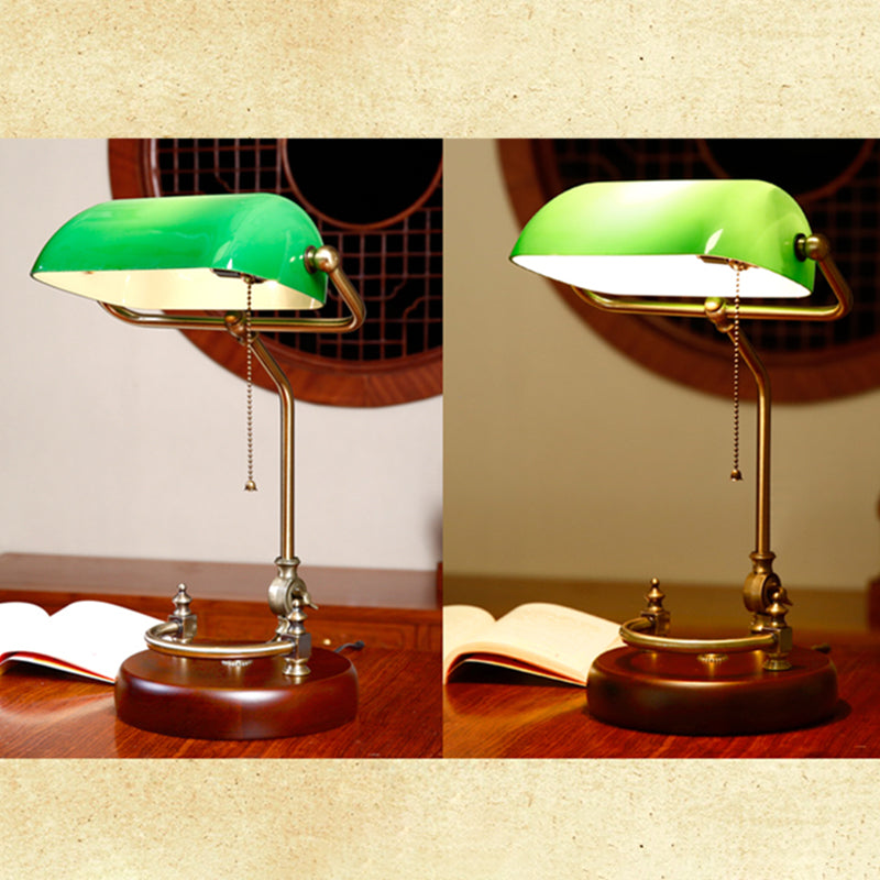 Ein Glühbirnen -Retro -Tischlampenglas Schattenschatten -Schreibtischlampe mit Kettenschalter