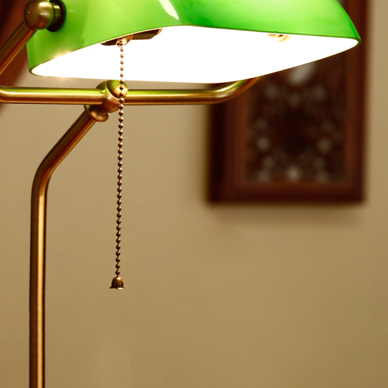 Ein Glühbirnen -Retro -Tischlampenglas Schattenschatten -Schreibtischlampe mit Kettenschalter