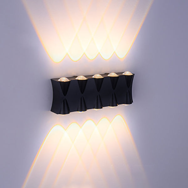 Lumière murale à LED géométrique en acrylique dans une application murale en aluminium de style créatif moderne pour les espaces extérieurs