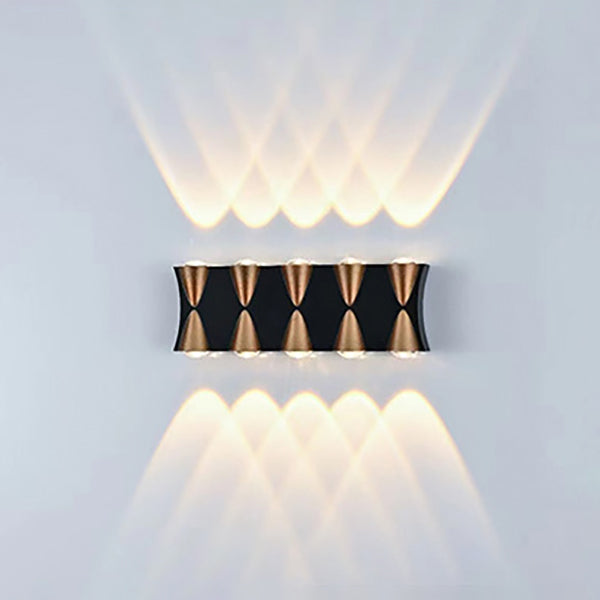 Lumière murale à LED géométrique en acrylique dans une application murale en aluminium de style créatif moderne pour les espaces extérieurs