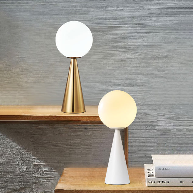 Lampe de table en verre globe doré dans un style de luxe moderne, lampe de bureau en fer forgé pour les espaces intérieurs