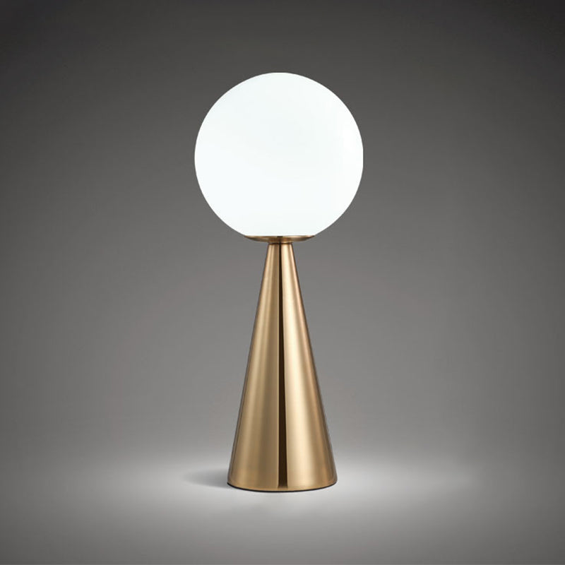 Lampe de table en verre globe doré dans un style de luxe moderne, lampe de bureau en fer forgé pour les espaces intérieurs