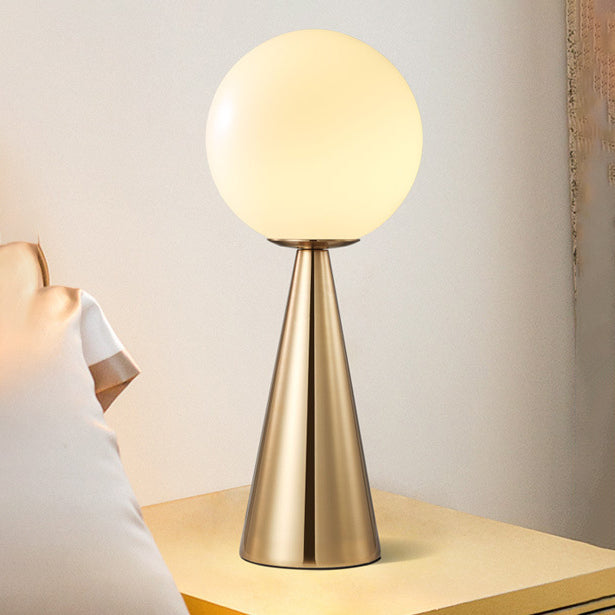 Lampe de table en verre globe doré dans un style de luxe moderne, lampe de bureau en fer forgé pour les espaces intérieurs