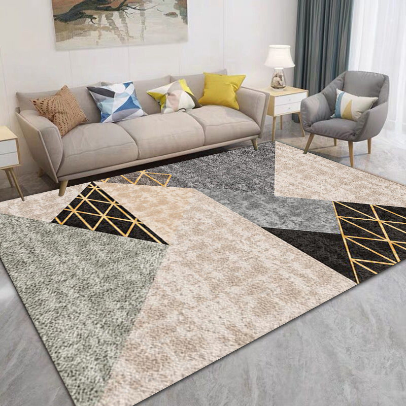 Black Modern Rug Polyester Triangle Indoor Rug Non-Slip Backing Rug for Drawing Room