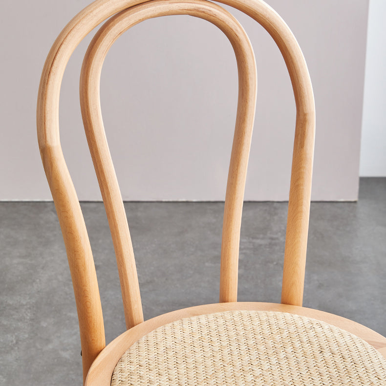 La madera de haya del estilo moderno preside el sistema de comedor de la cocina del lado trasero de Windsor