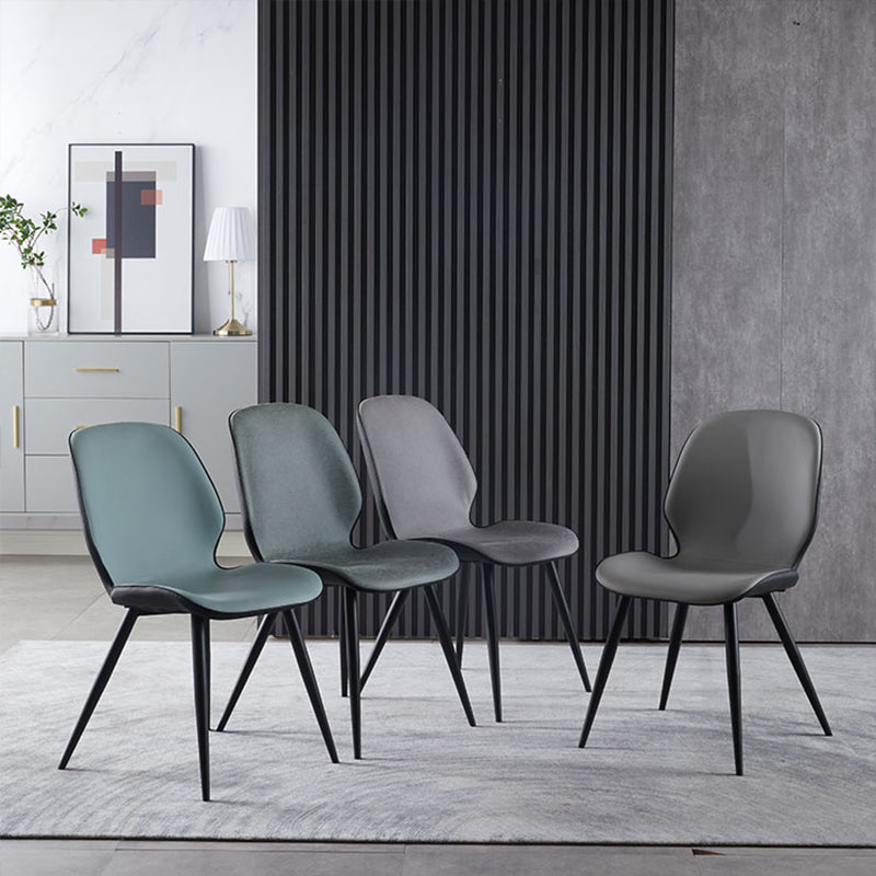 Chaises de salle à manger en cuir contemporaines, chaise sans accoudoirs à oreilles avec pieds en métal pour restaurant