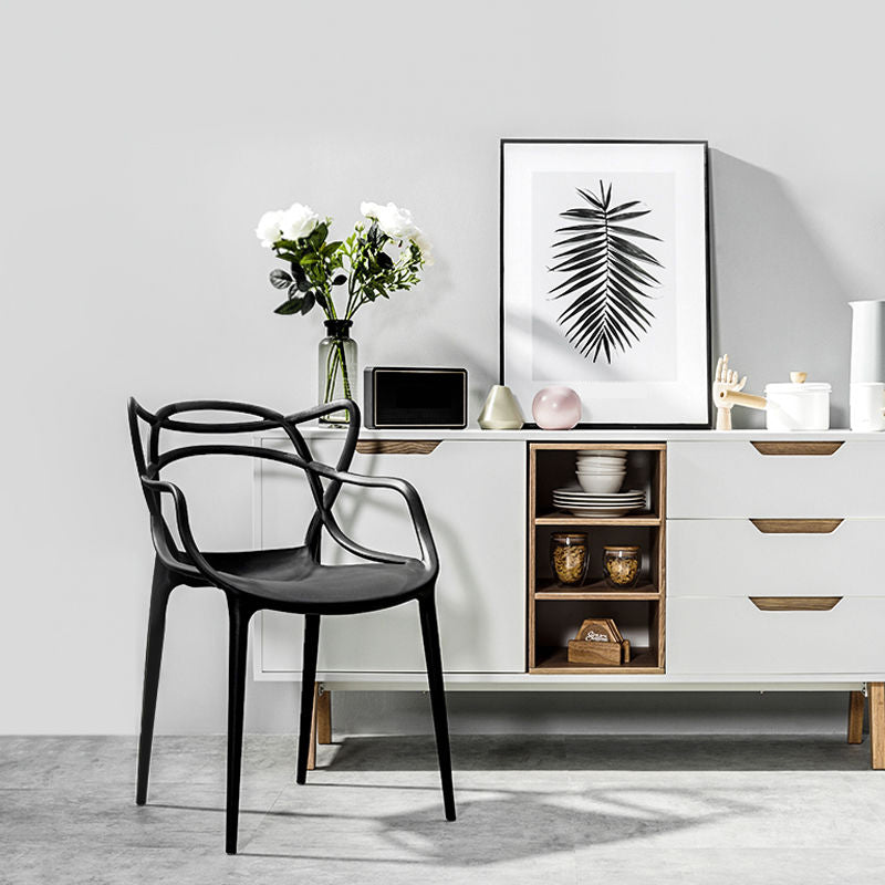 Silla de comedor con respaldo cruzado de plástico mate con brazo para restaurante escandinavo