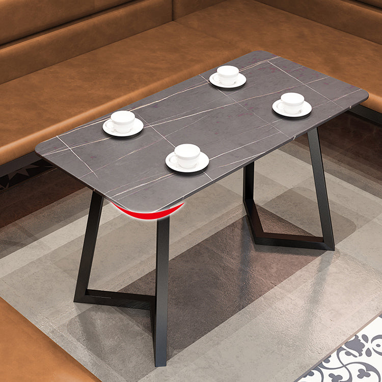 Mesa de mesa de estilo industrial con marco negro para comedor