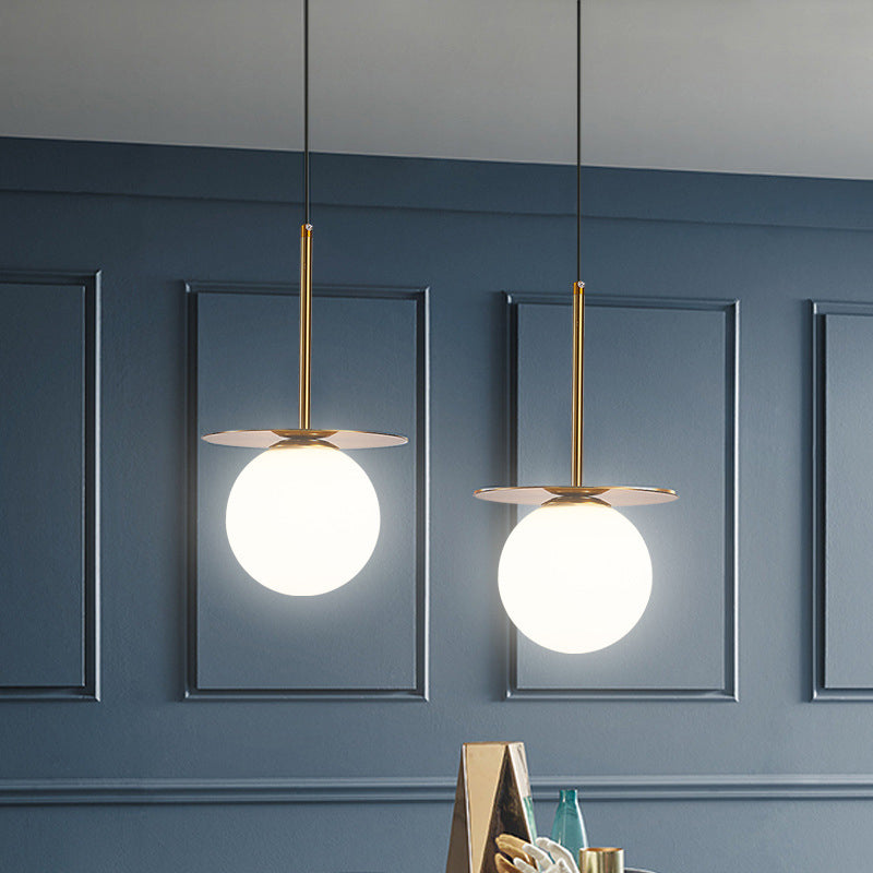 Moderne kreative Einkerlampen -Elektroplate Eisen Globe Anhänger Licht mit Glasschatten