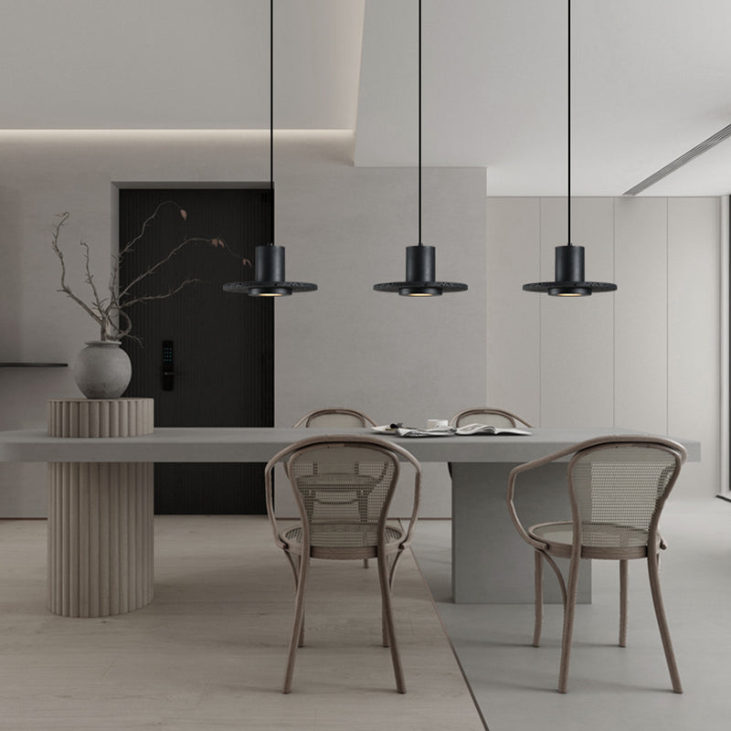 Einzelkopfstein hängend hängendes zeitgenössisches kreatives Suspension Anhänger in Schwarz