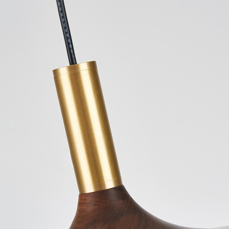 Le lampadario a sospensione a sospensione contemporanea con tonalità piatto in legno.