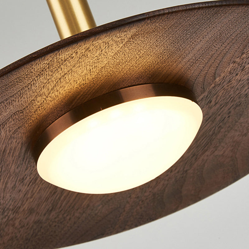 Le lampadario a sospensione a sospensione contemporanea con tonalità piatto in legno.