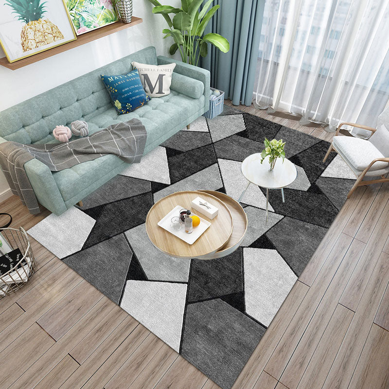 Distressed Graphic Pattern Carpet Polyester Rug Stain Resistant Indoor Rug for Home Decoration