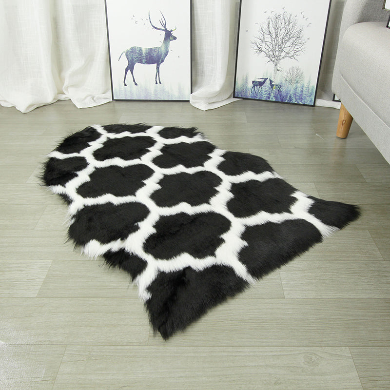 Stylish Black Carpet Geometric Pattern Polyester Area Rug Easy Care Area Rug for Home Decor