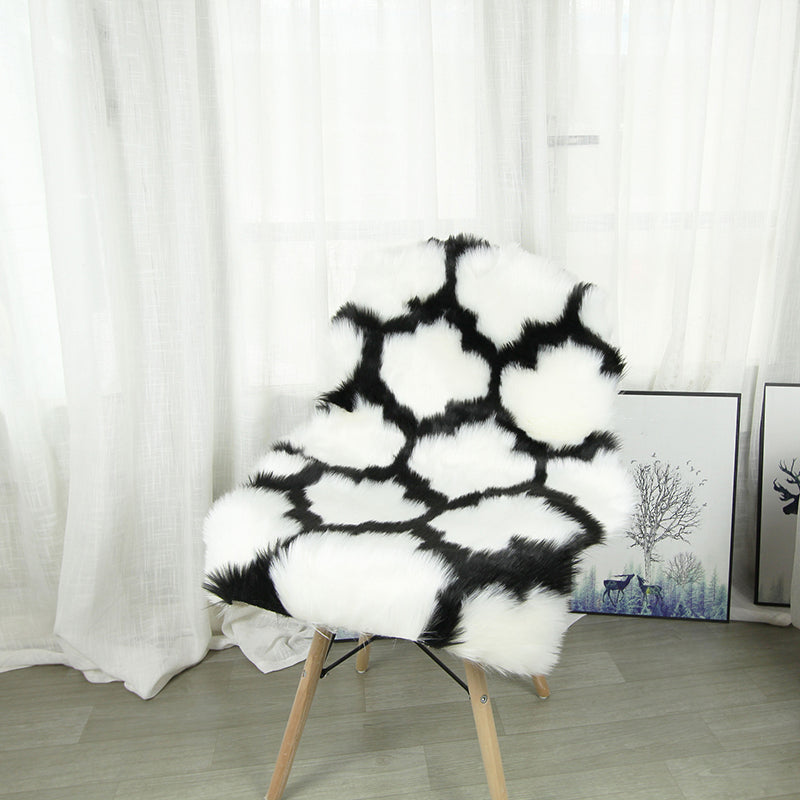 Stylish Black Carpet Geometric Pattern Polyester Area Rug Easy Care Area Rug for Home Decor