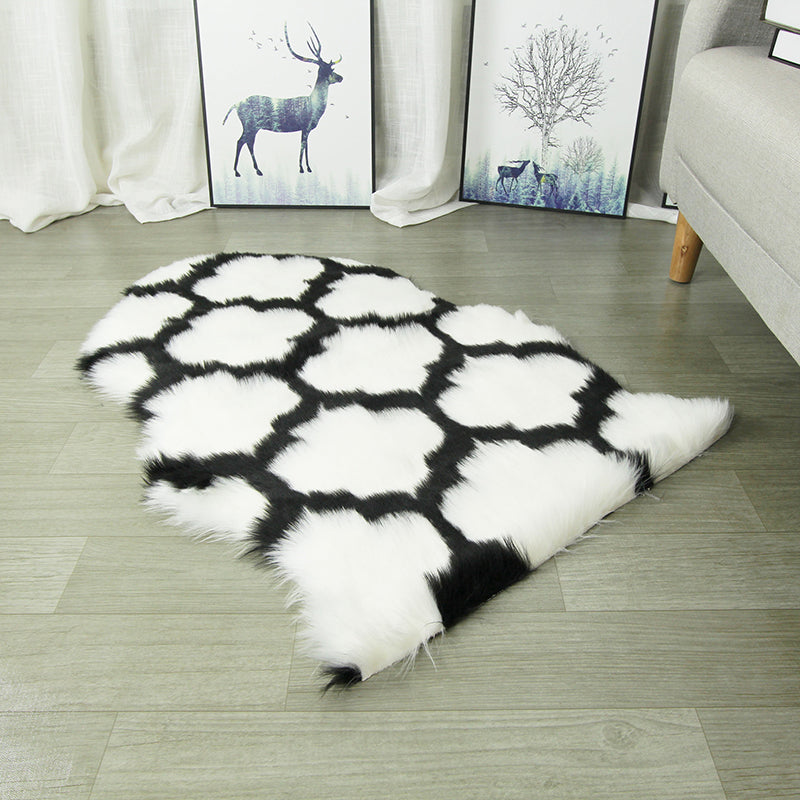 Stylish Black Carpet Geometric Pattern Polyester Area Rug Easy Care Area Rug for Home Decor