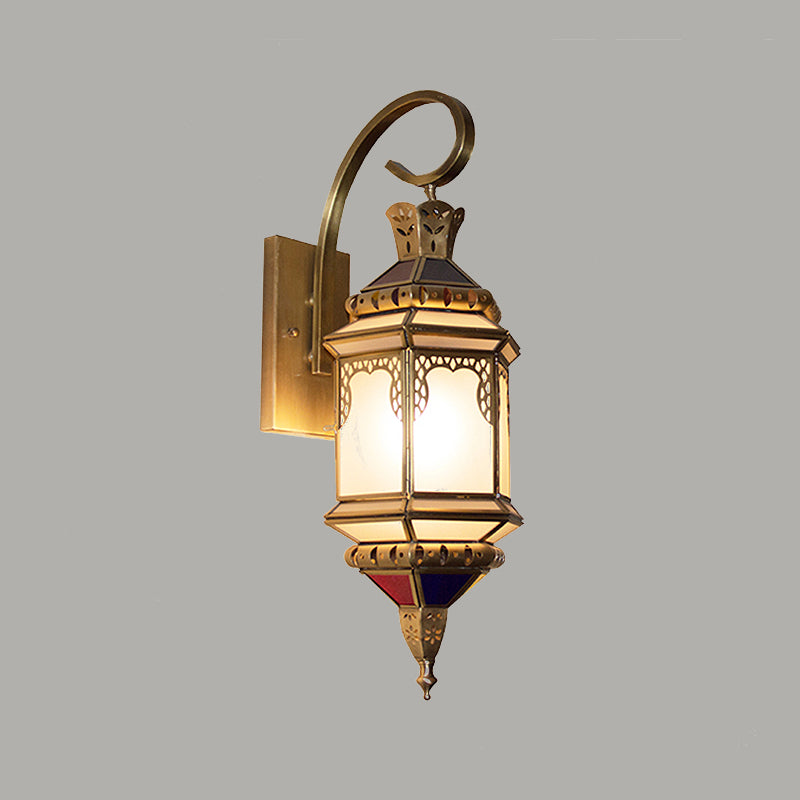 Metalen lantaarn SCONCE LICHTING Arabische Arabische hand Gemmuur gemonteerde lamp in messing met opaalglasschaduw