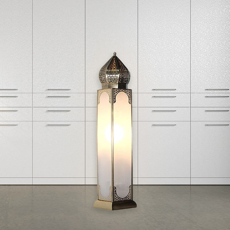 Accensione della scrivania a 1 testa Lampada da tavolo da soggiorno antico con tonalità di vetro bianco cuboid in ottone