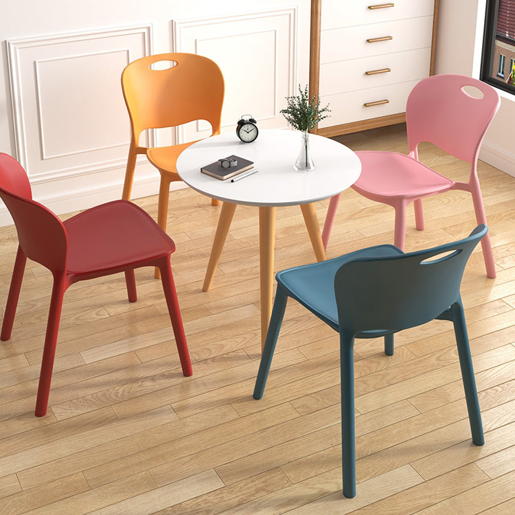 El comedor plástico contemporáneo preside la parte posterior abierta sin brazos que cena la silla lateral para el uso en el hogar