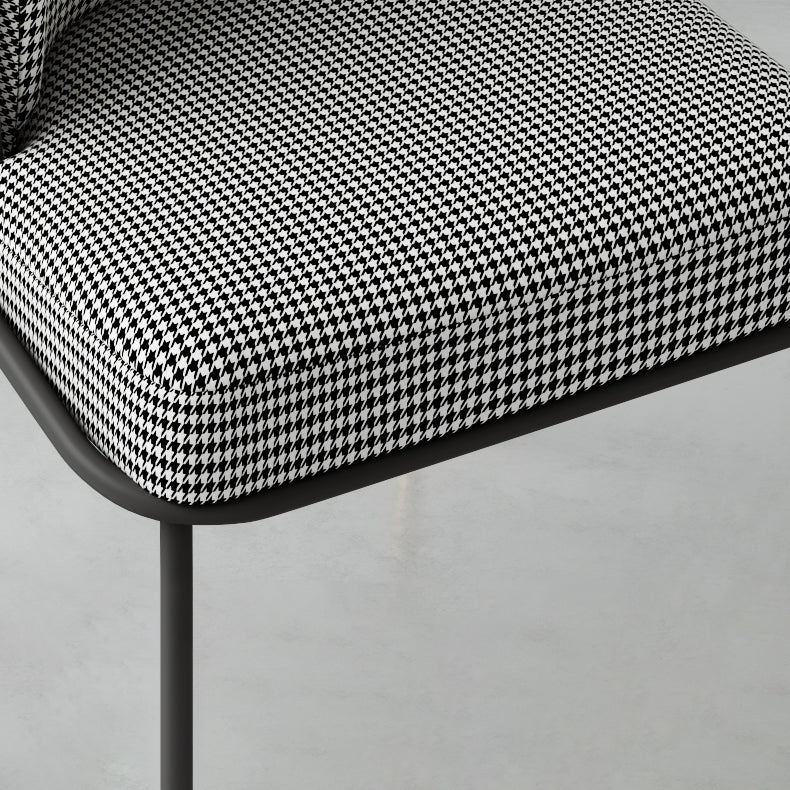 El comedor atractivo del metal del estilo preside la tela de lino sin brazos que cena la silla para el uso en el hogar