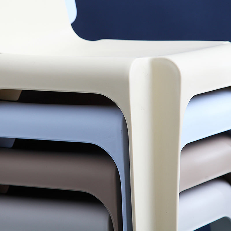 Chaise d'appoint en plastique pour marché nocturne scandinave, chaise de salle à manger à dossier solide, couleur claire