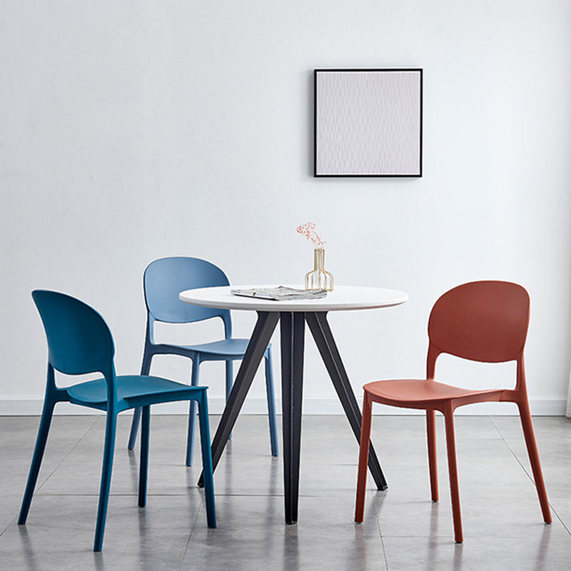 Chaise latéral de salle à manger en plastique mat