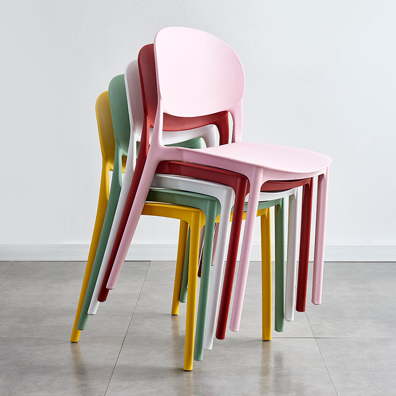 Chaise latéral de salle à manger en plastique mat