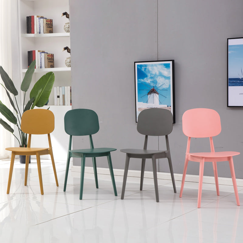 Chaise de salle à manger en plastique de finition mate, chaise de salle à manger à dossier ouvert empilable