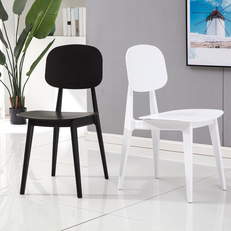 Chaise de salle à manger en plastique de finition mate, chaise de salle à manger à dossier ouvert empilable
