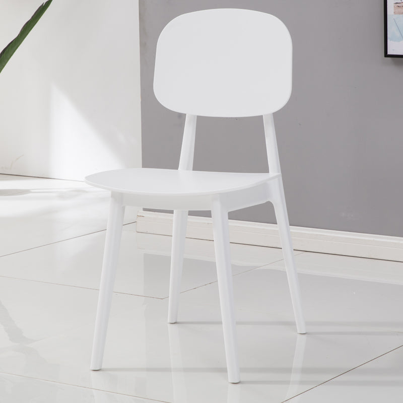 Chaise de salle à manger en plastique de finition mate, chaise de salle à manger à dossier ouvert empilable
