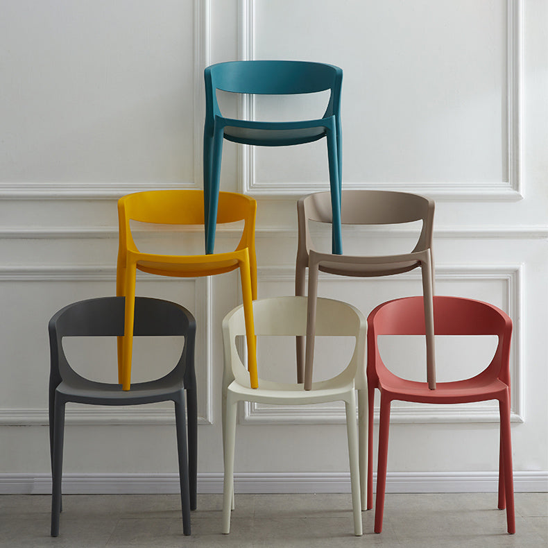 Les chaises sans bras de salle à manger en plastique de style minimaliste ouvrent la chaise latérale de salle à manger arrière