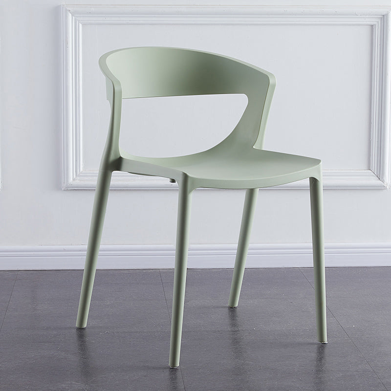 Les chaises sans bras de salle à manger en plastique de style minimaliste ouvrent la chaise latérale de salle à manger arrière