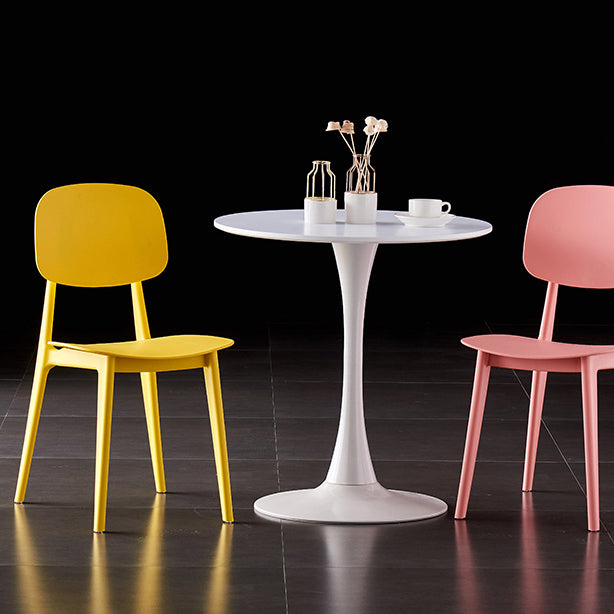 Sillas de comedor escandinavas de plástico sin brazos, silla lateral con respaldo abierto (juego de 4)