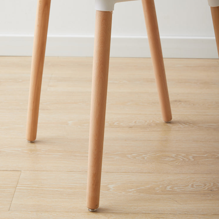Scandinavische eetgelegenheden plastic fauteuils met houten benen (set van 4)