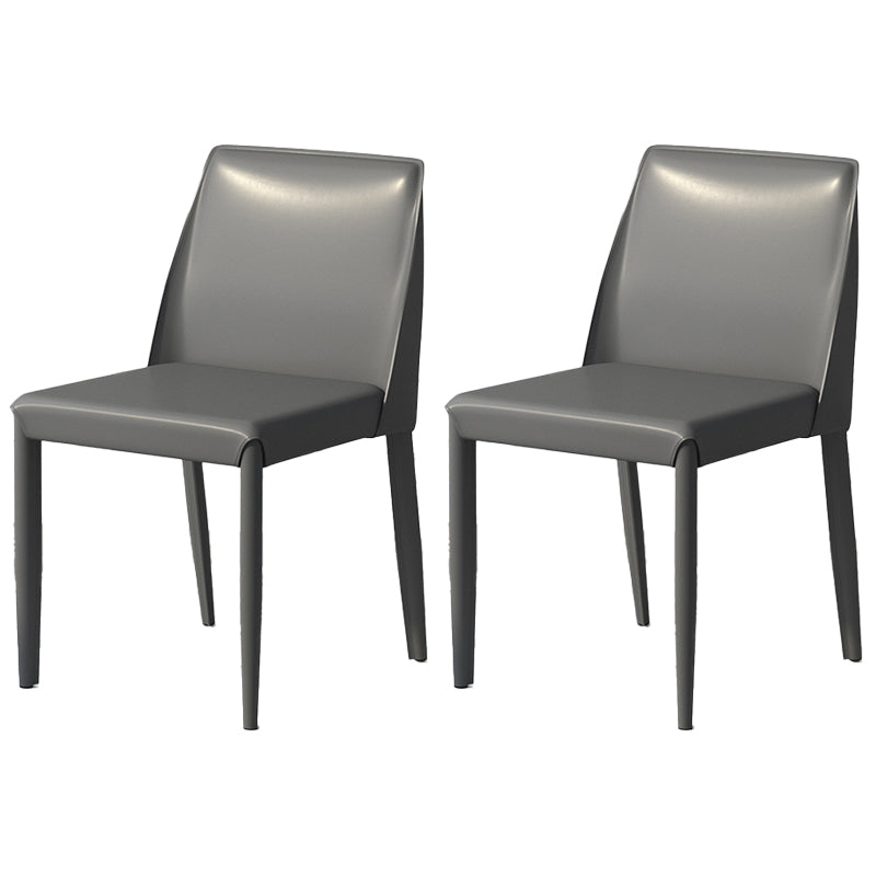 Sillas de comedor de cuero escandinavas Sillas laterales de comedor sin brazos con respaldo sólido