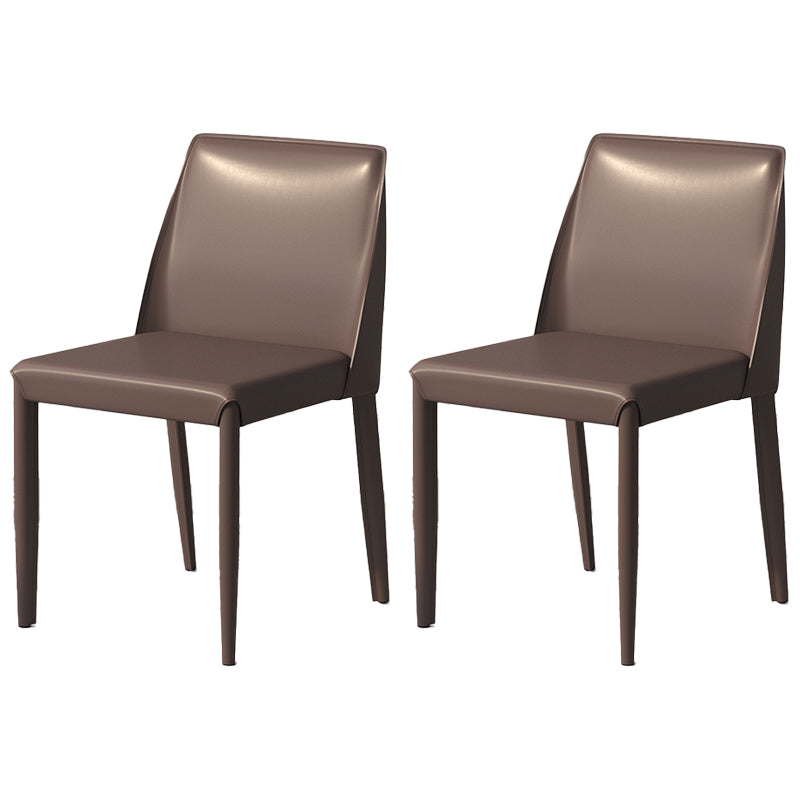 Sillas de comedor de cuero escandinavas Sillas laterales de comedor sin brazos con respaldo sólido
