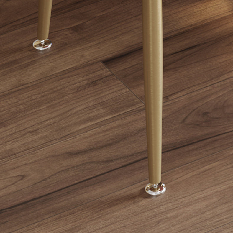 Silla de comedor tapizada con respaldo sólido y acabado mate para dormitorio escandinavo