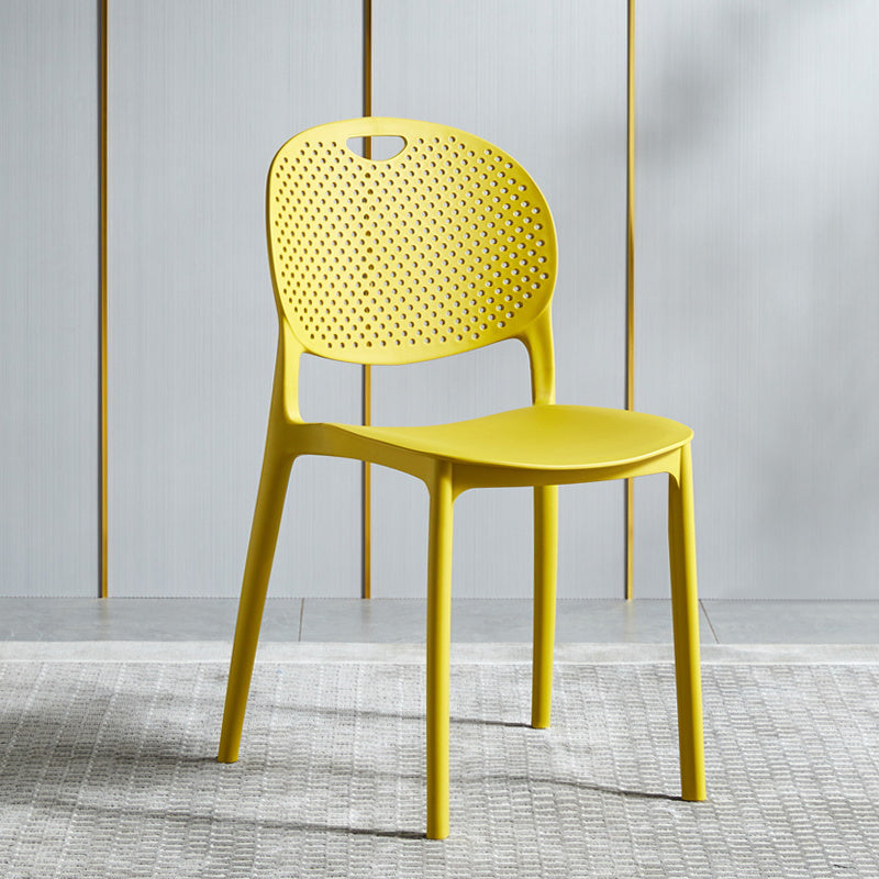 Chaise d'appoint en plastique contemporaine, empilable, sans accoudoirs, à dossier ouvert, pour salle à manger