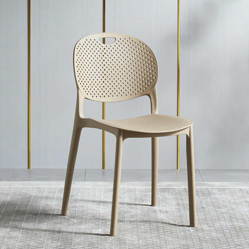 Chaise d'appoint en plastique contemporaine, empilable, sans accoudoirs, à dossier ouvert, pour salle à manger