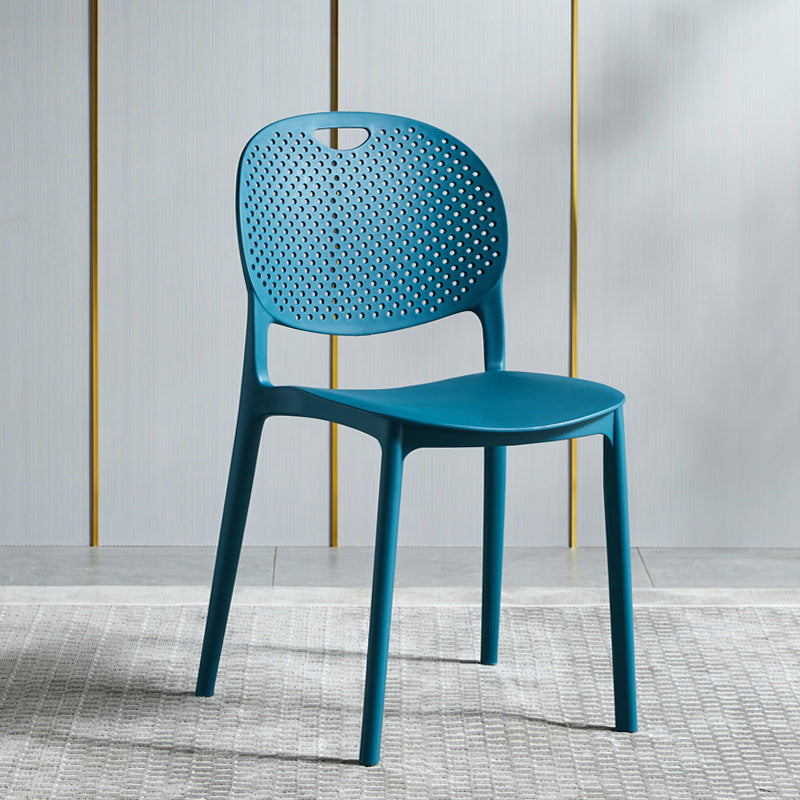 Chaise d'appoint en plastique contemporaine, empilable, sans accoudoirs, à dossier ouvert, pour salle à manger