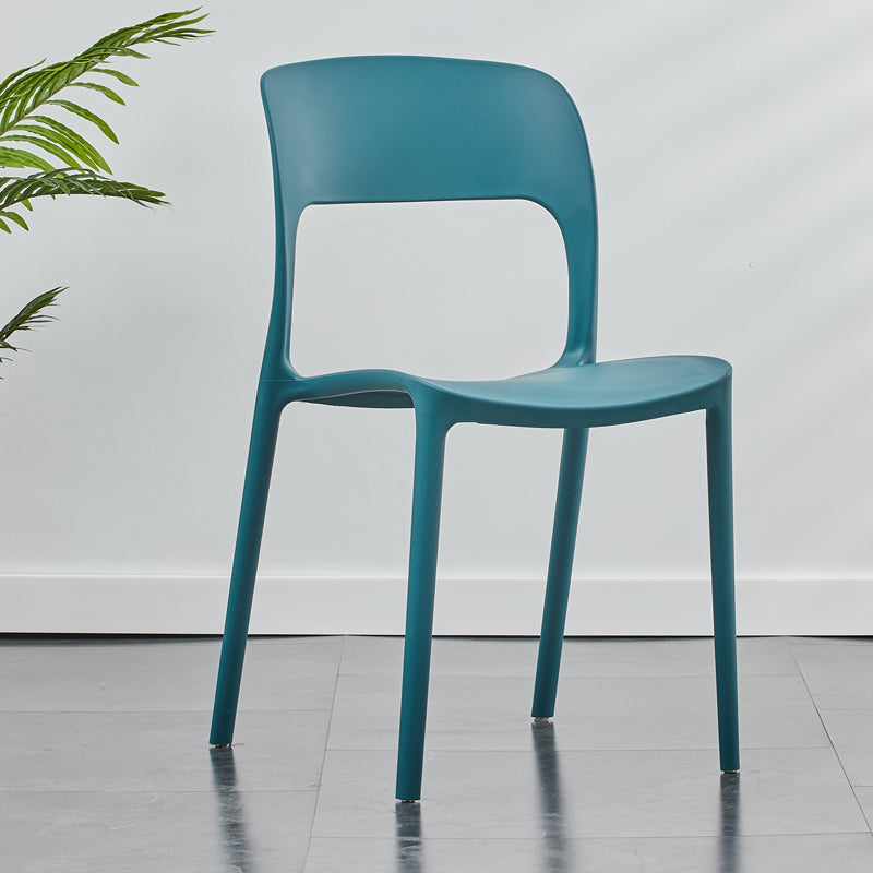 Chaise latérale en plastique contemporaine empilable à la maison, chaise latérale de salle à manger sans bras à dossier ouvert