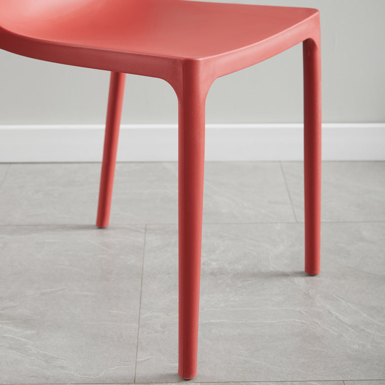Chaise d'appoint de salle à manger empilable en plastique Chaises de salle à manger sans accoudoirs à dossier solide (Ensemble de 4)