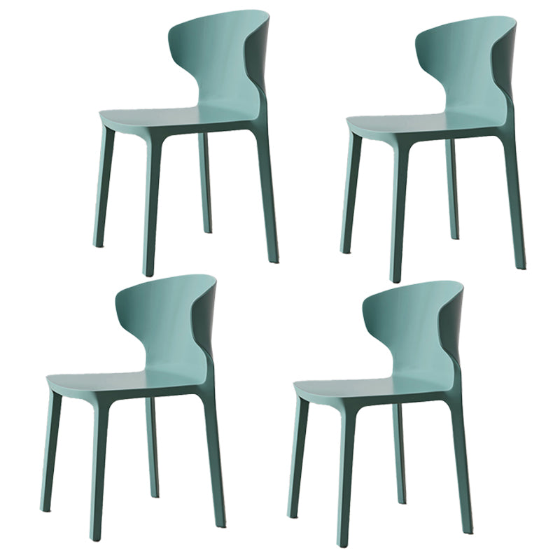 Chaise d'appoint en plastique pour salle de réunion scandinave, chaise de salle à manger à oreilles au fini mat (Ensemble de 4)
