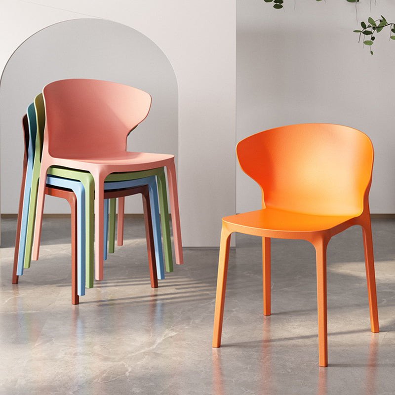 Chaise d'appoint en plastique pour salle de réunion scandinave, chaise de salle à manger à oreilles au fini mat (Ensemble de 4)