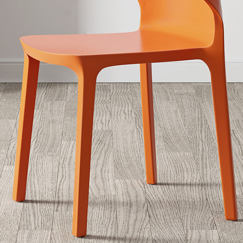 Chaise d'appoint en plastique pour salle de réunion scandinave, chaise de salle à manger à oreilles au fini mat (Ensemble de 4)