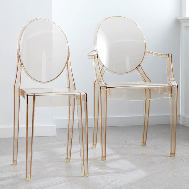 Bras en plastique de style contemporain dinant les chaises latérales empilables à dos ouvert de chaises