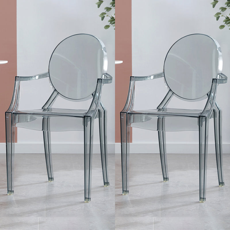 Bras en plastique de style contemporain dinant les chaises latérales empilables à dos ouvert de chaises