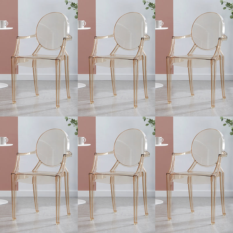 Bras en plastique de style contemporain dinant les chaises latérales empilables à dos ouvert de chaises